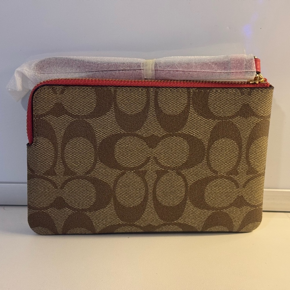 Coach - NWT - Tan and Pink Patch Heart Wristlet - Picture 2 of 7